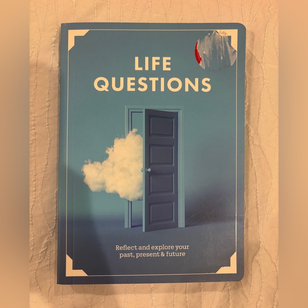Never used “Life Questions” Blue Coffee Table Book-‘reflect & explore P,P,F! 📘